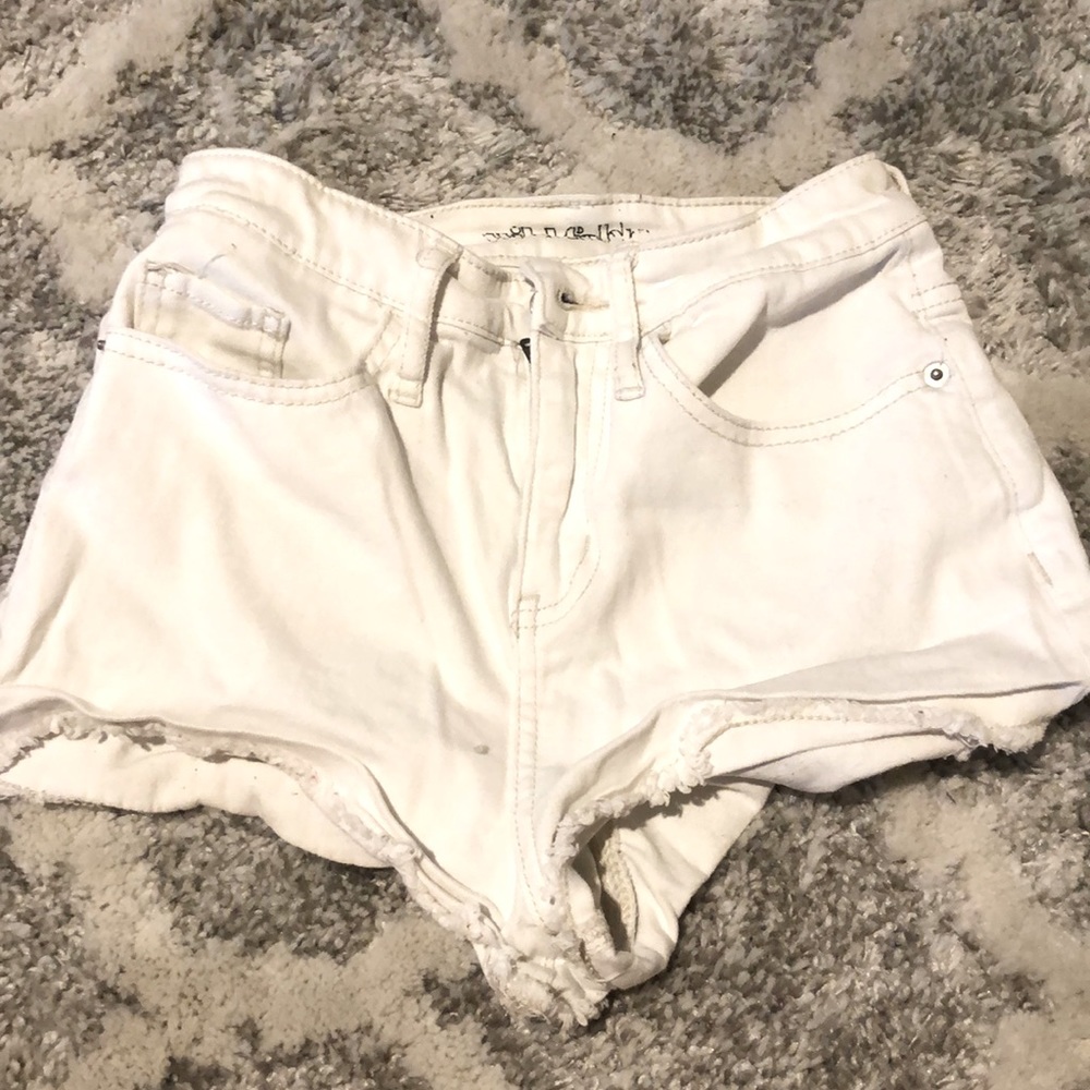 Super cute white high wasted shorts 00